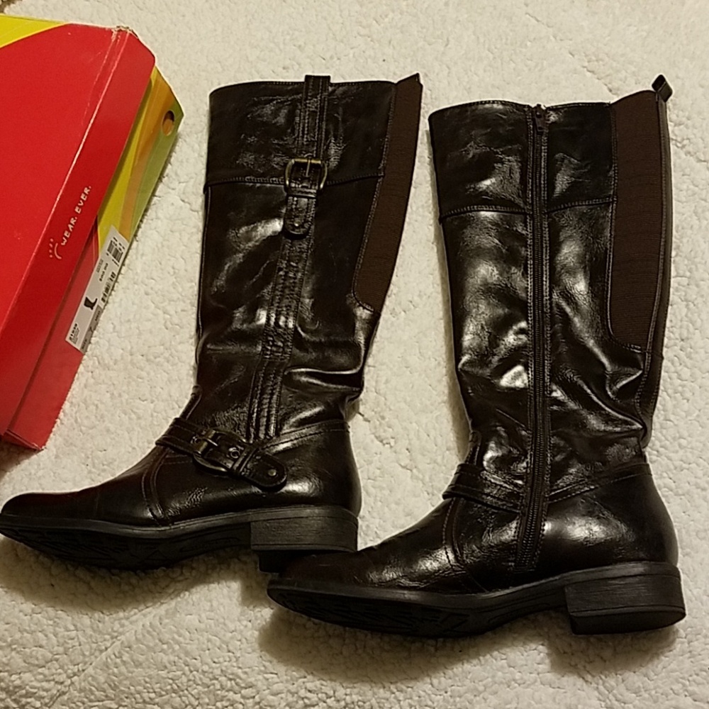 EUC Brown faux leather boots - Picture 2 of 8